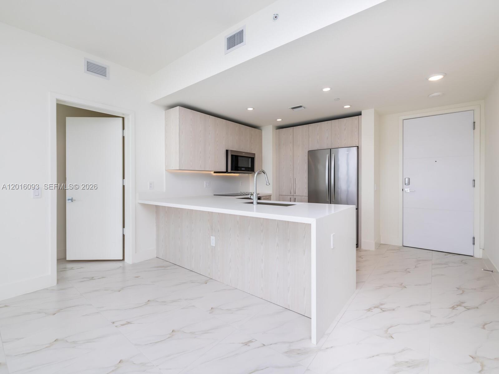 METROPICA NORTH TOWER ONE - Residential Lease