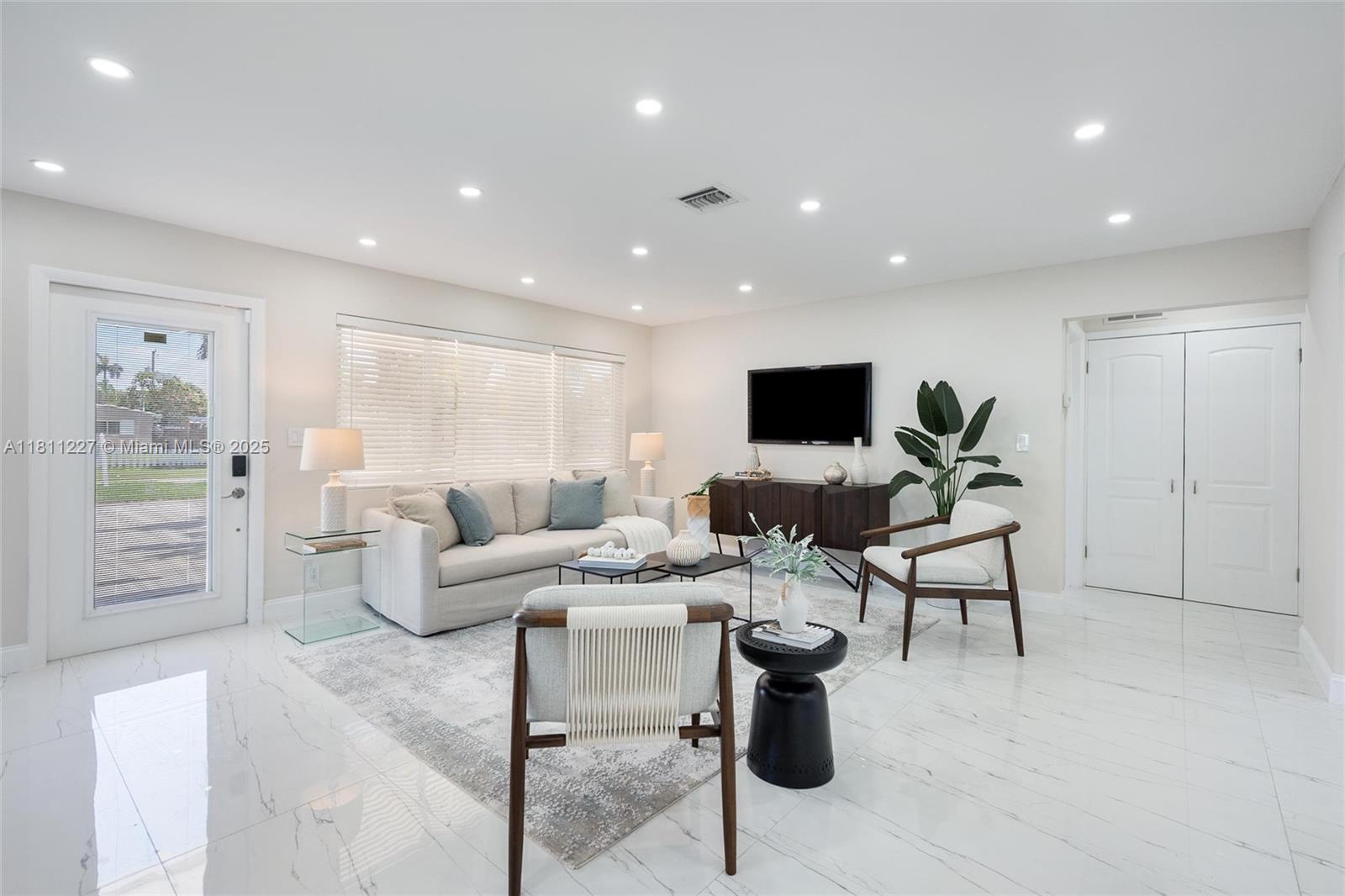 HOLLYWOOD HOMESITES HIGH - Residential