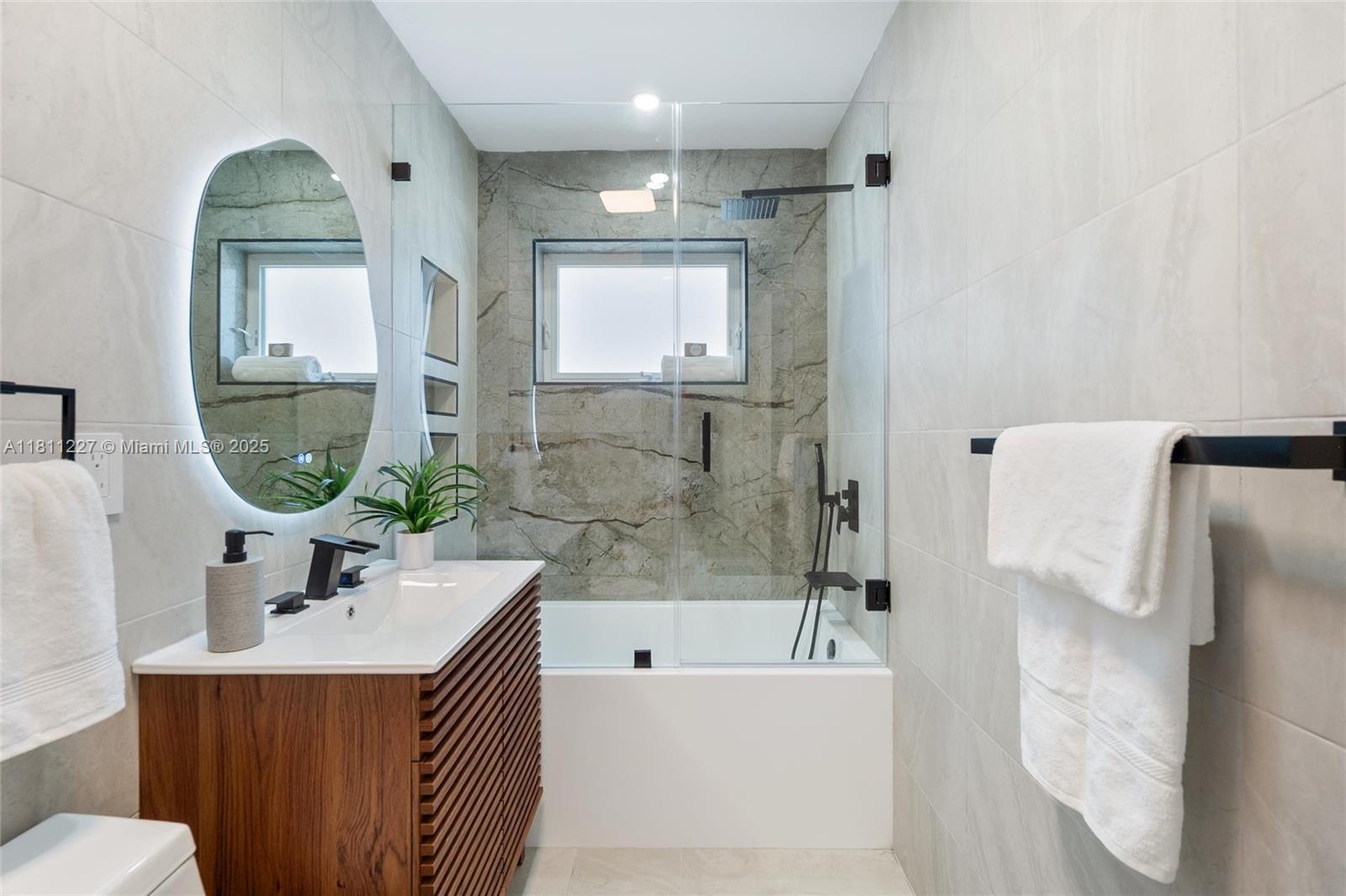 HOLLYWOOD HOMESITES HIGH - Residential