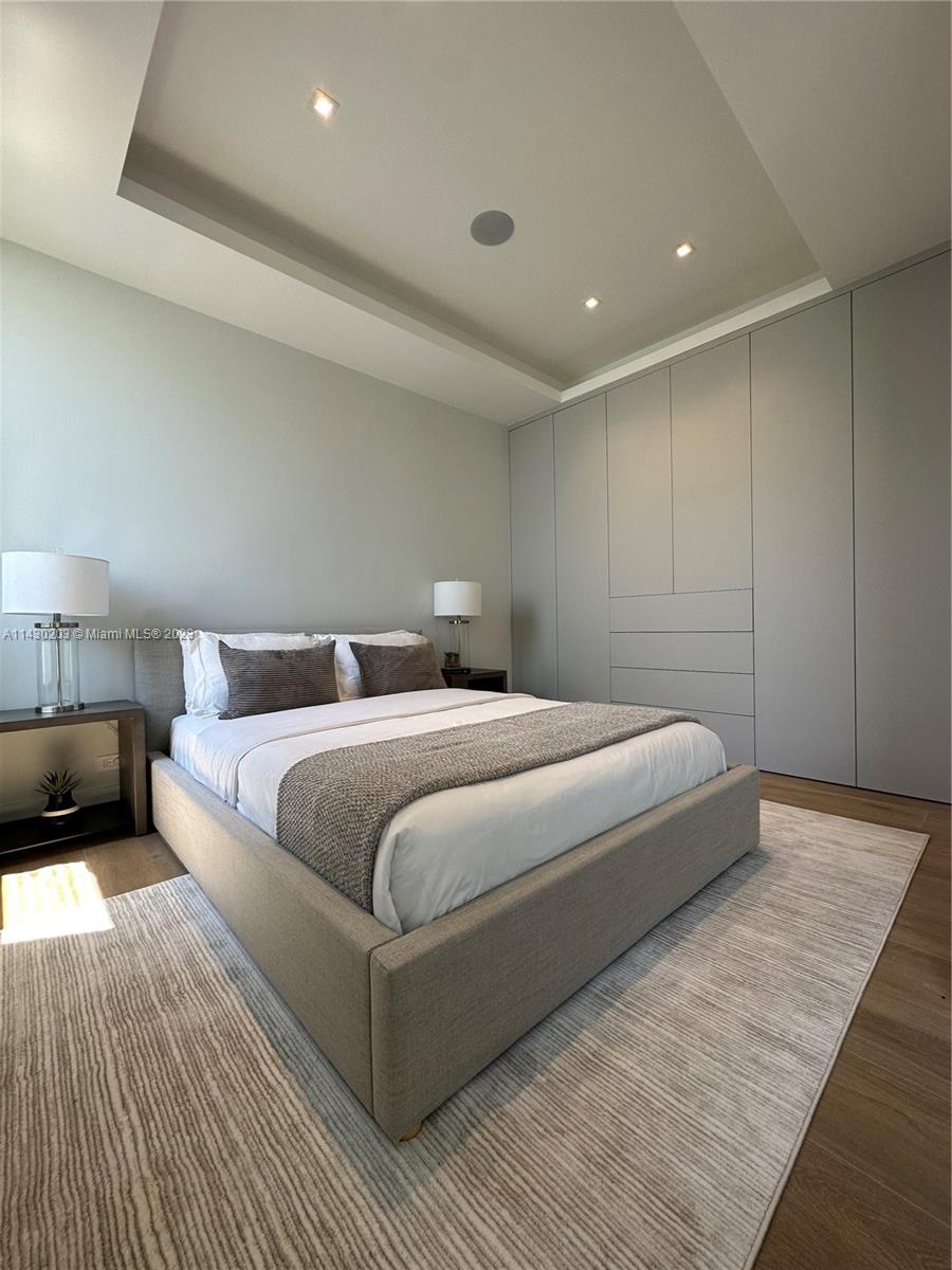 DOUGLAS CIRCLE - Residential