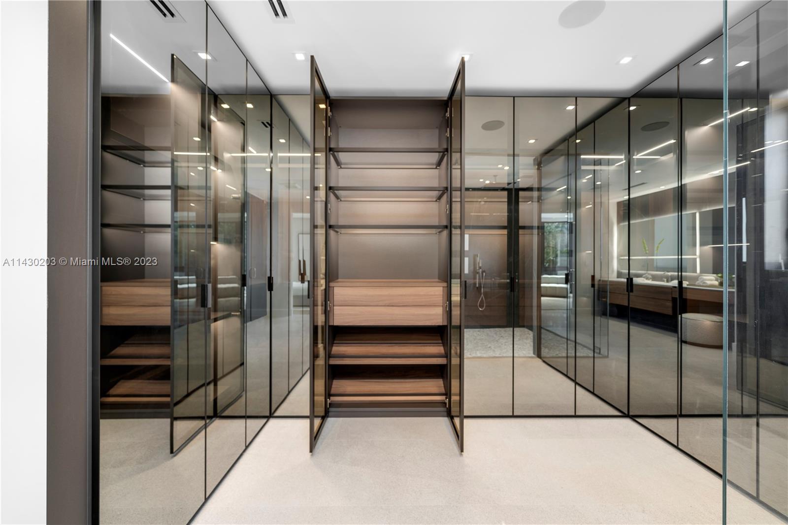 DOUGLAS CIRCLE - Residential