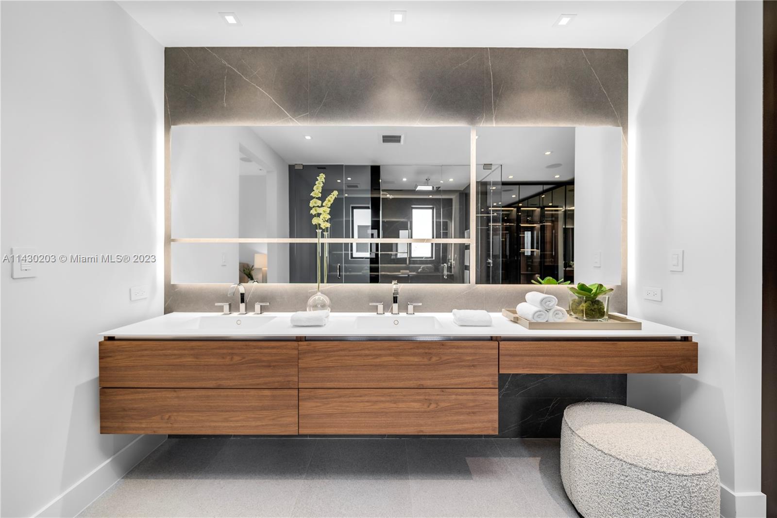 DOUGLAS CIRCLE - Residential