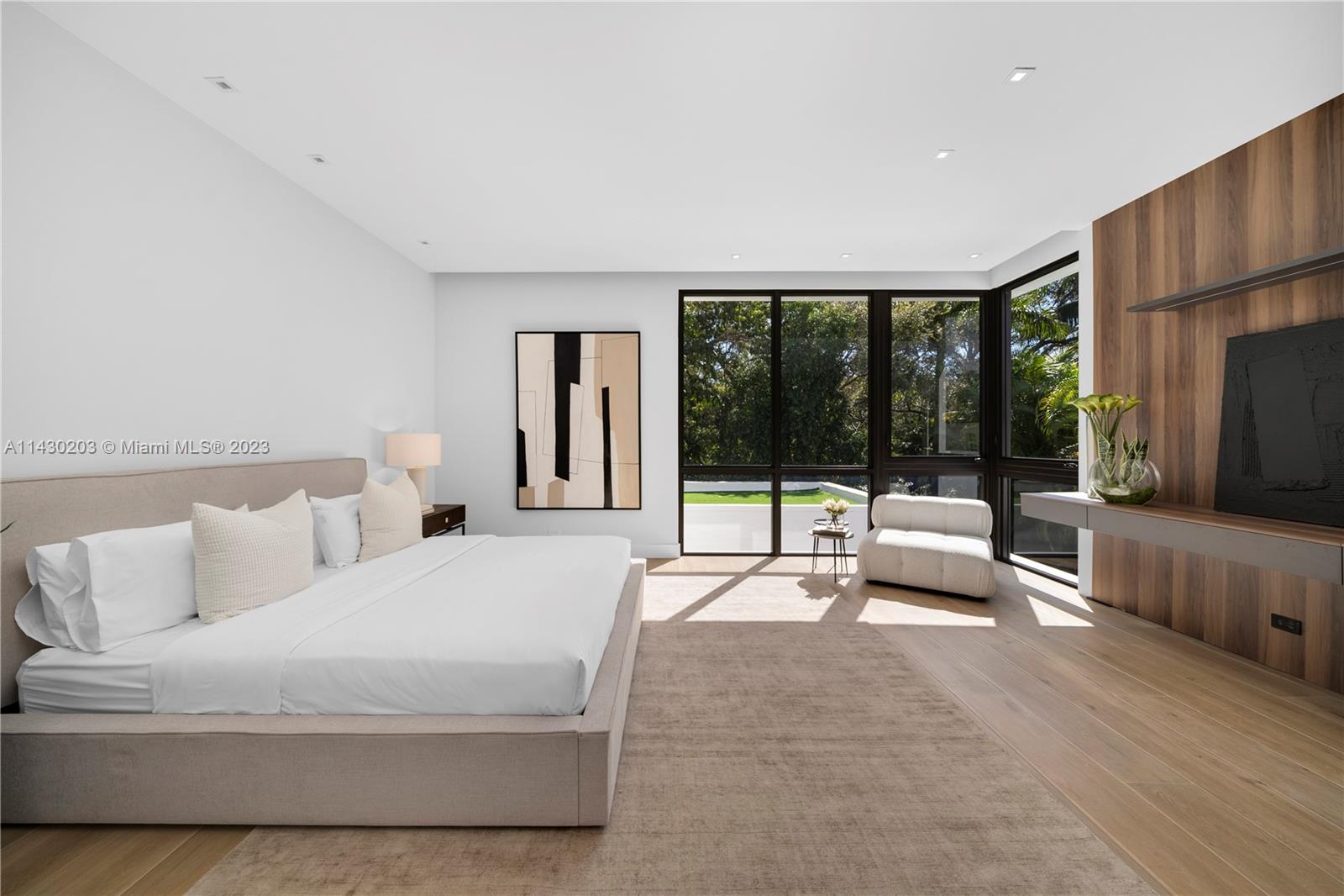 DOUGLAS CIRCLE - Residential