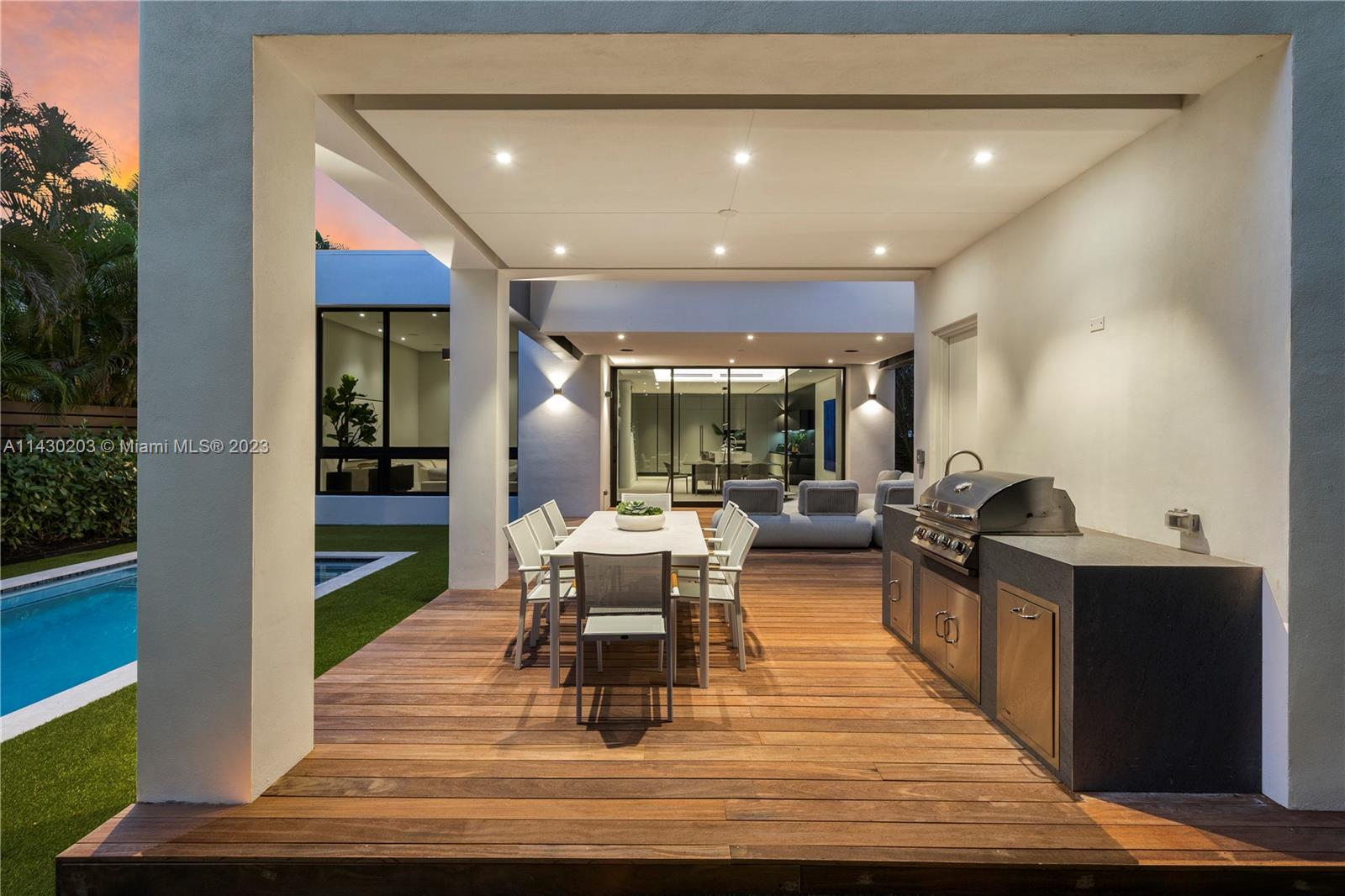 DOUGLAS CIRCLE - Residential