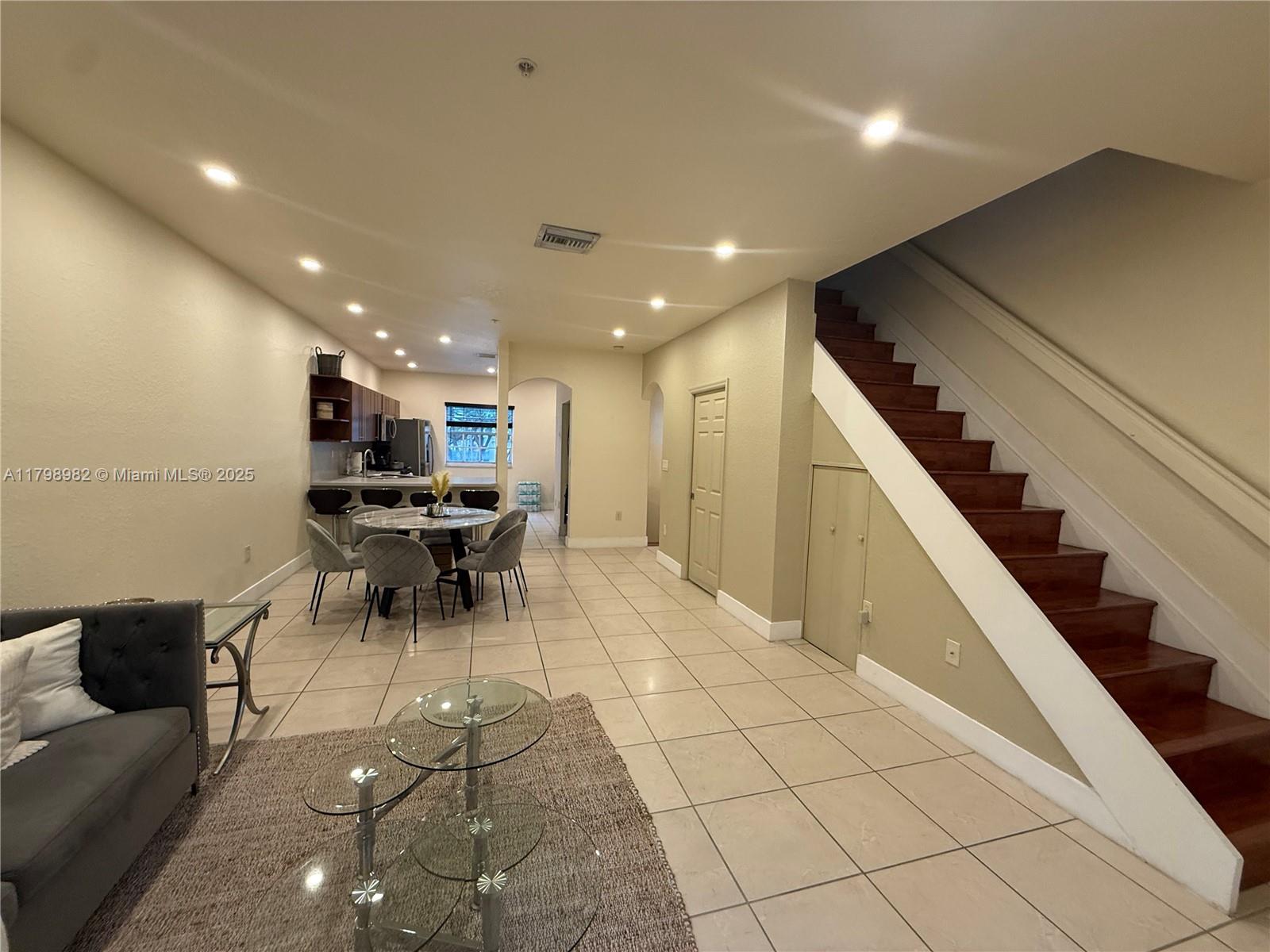 5660 Nw 115th Ct 212, Doral, Miami-Dade County, Florida - 3 Bedrooms  
3 Bathrooms - 