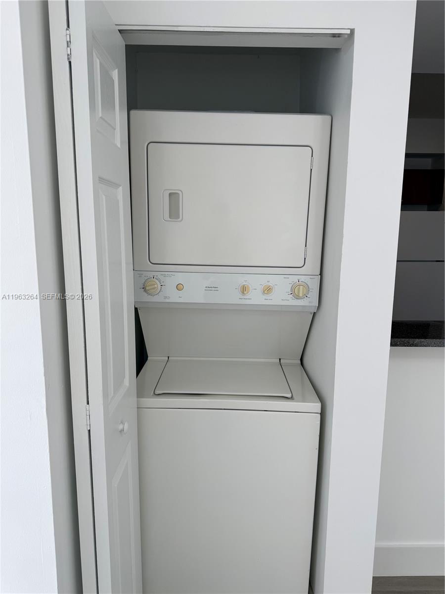 PARKVIEW AT BRICKELL COND - Residential Lease