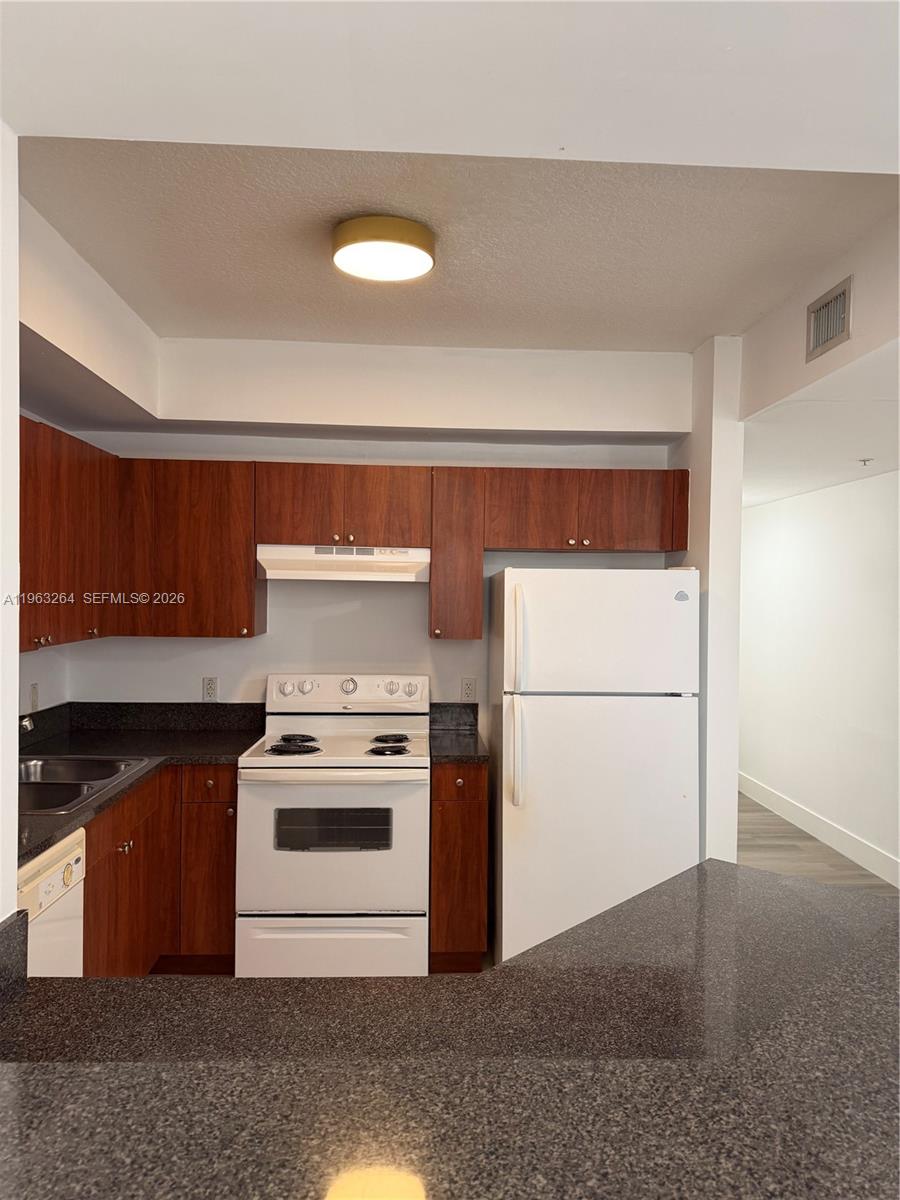 PARKVIEW AT BRICKELL COND - Residential Lease