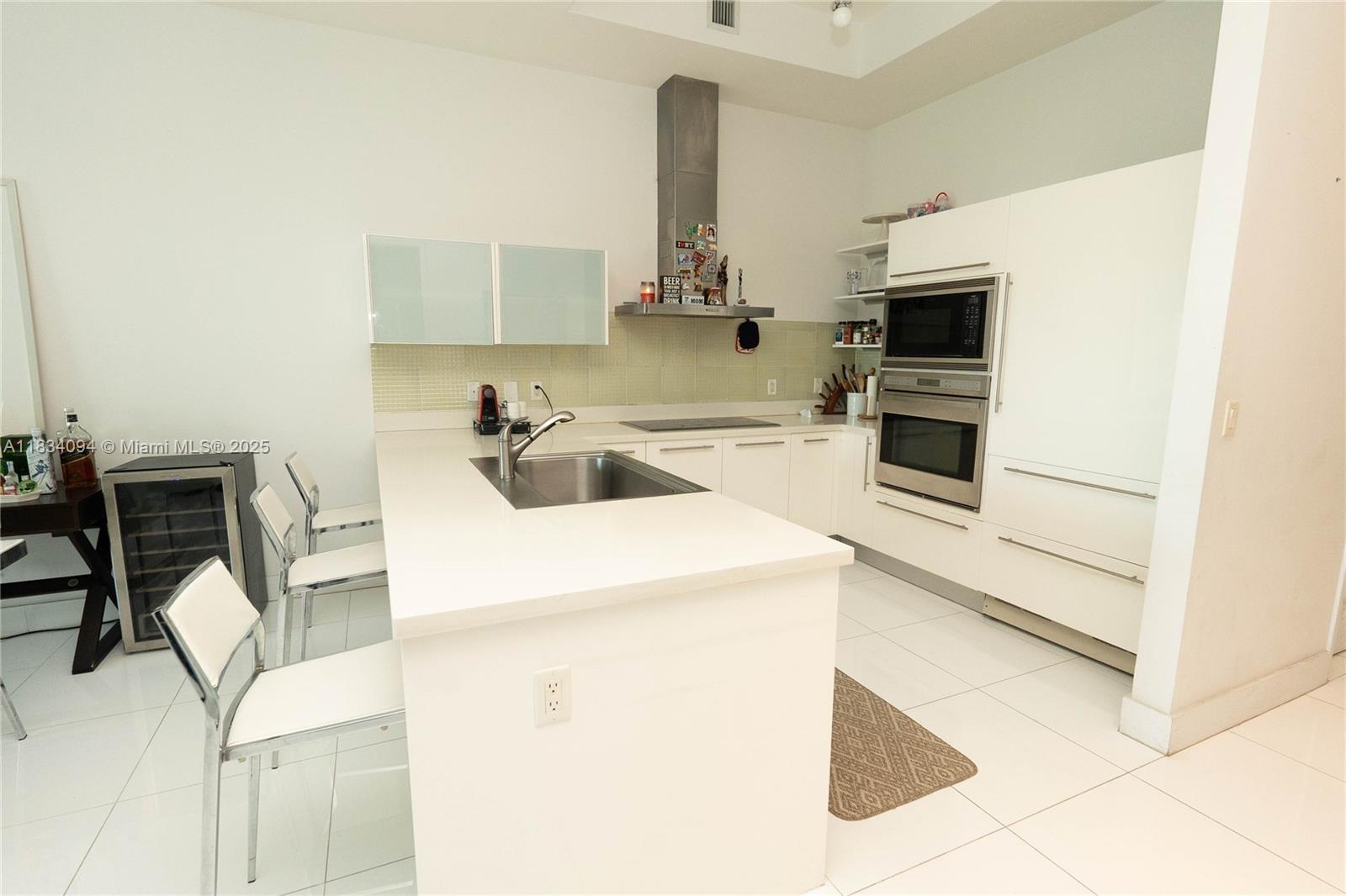 150 Sunny Isles Blvd 1-TH403