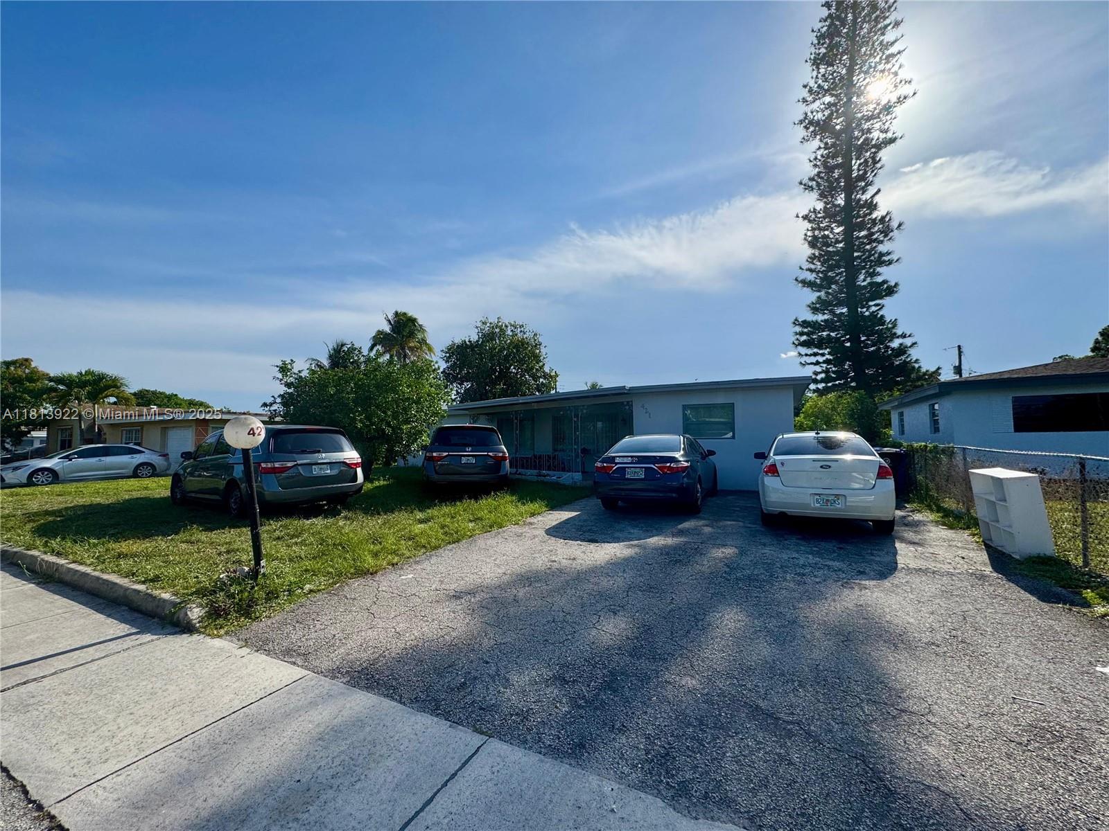 421 Sw 31st Ave, Fort Lauderdale, Broward County, Florida - 3 Bedrooms  
2 Bathrooms - 