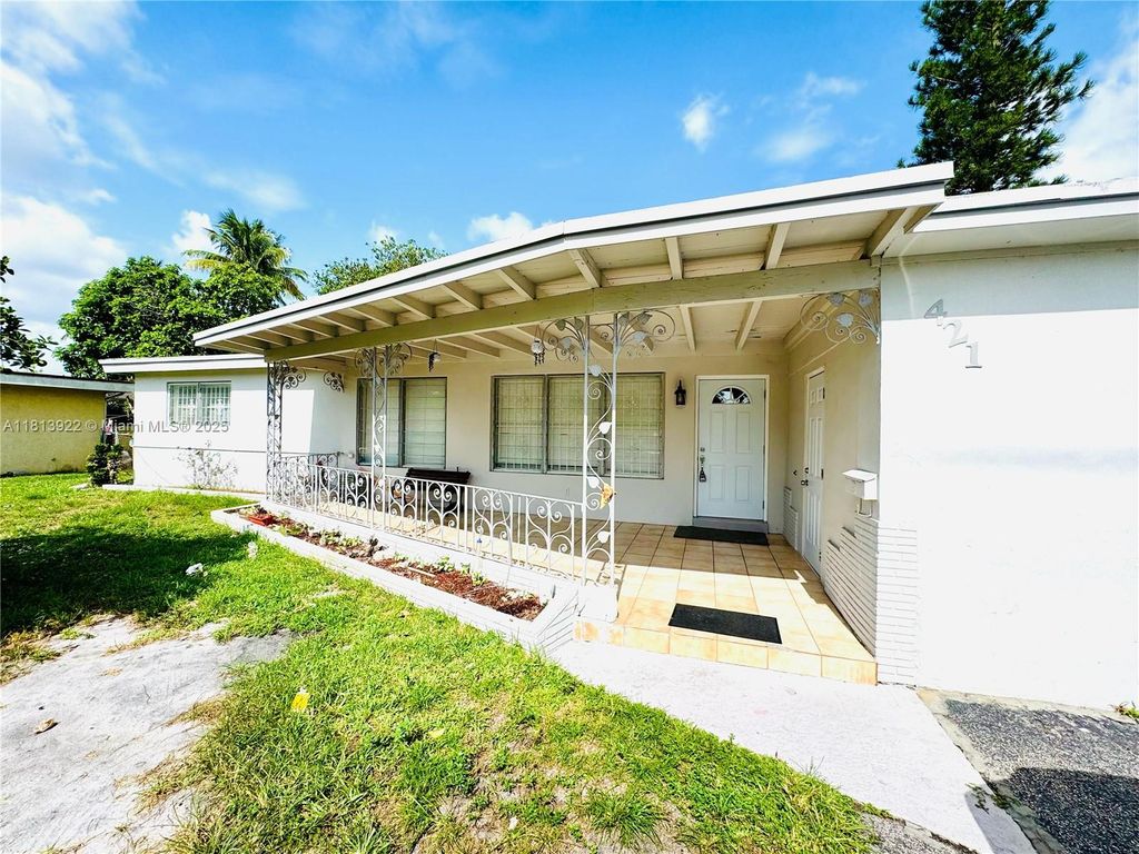 Photo of 421 SW 31st Ave, Fort Lauderdale, FL 33312 (MLS # A11813922)