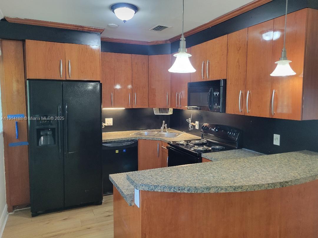 BISCAYNE VILLAGE HEIGHTS - Residential Lease