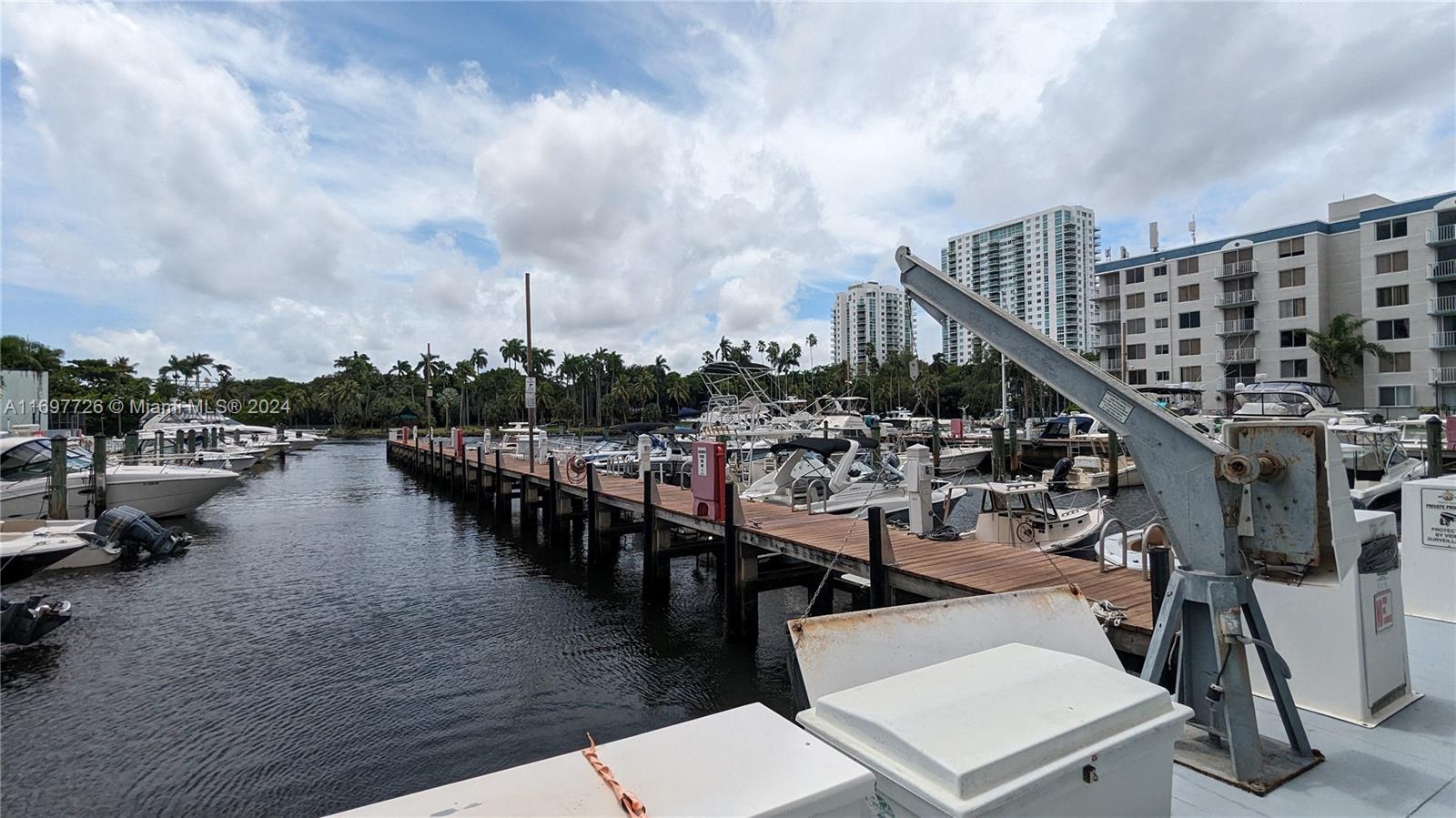 RIVER RUN YACHT CLUB COND - Land