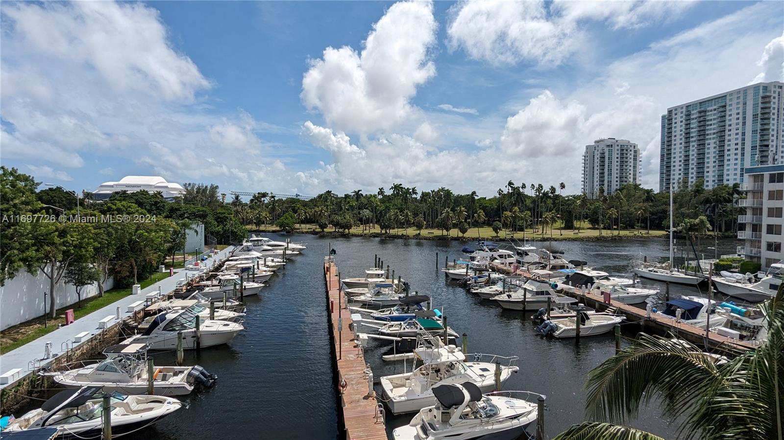 RIVER RUN YACHT CLUB COND - Land