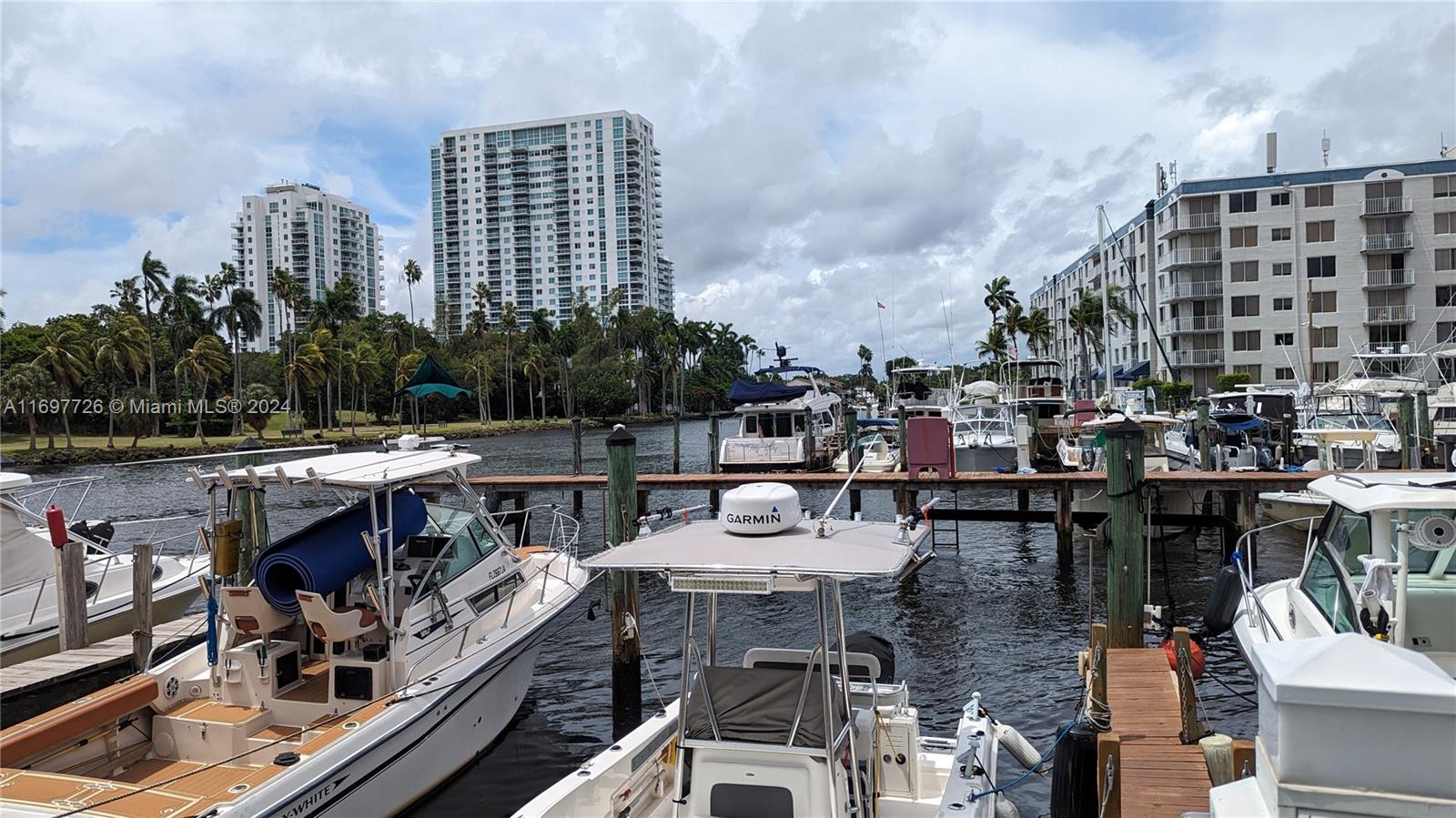 RIVER RUN YACHT CLUB COND - Land