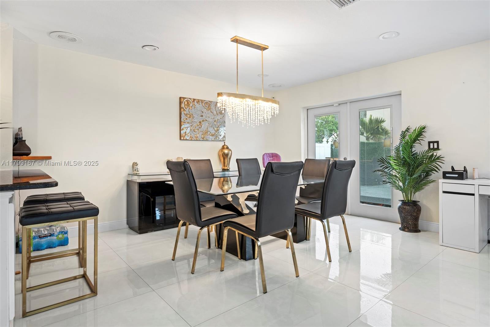 LYONS WEST - Residential
