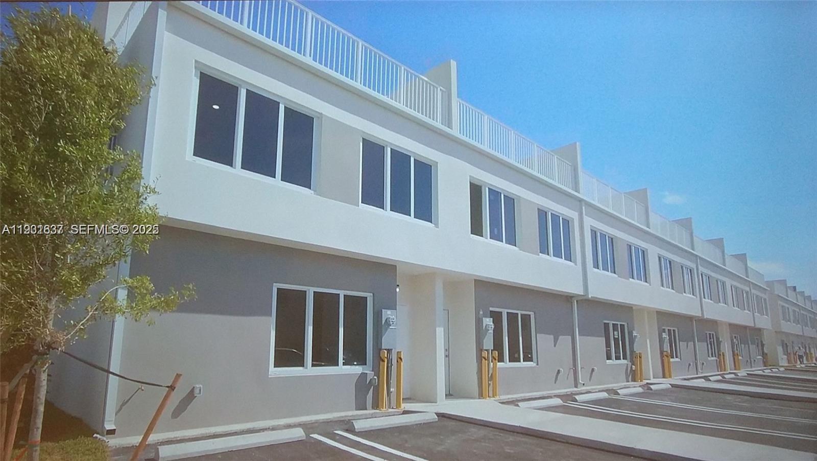 PARADISE ONE - Residential Lease