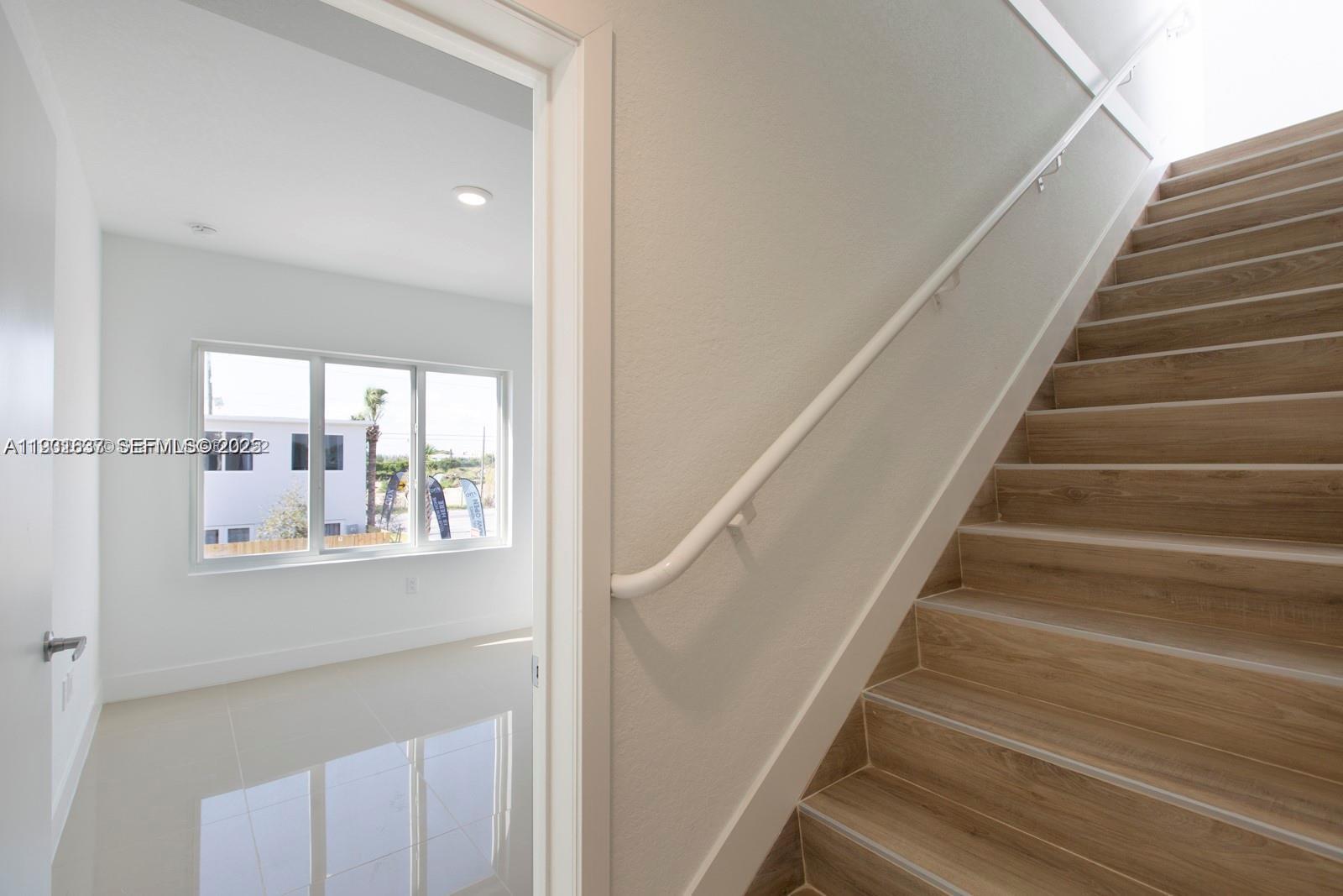 PARADISE ONE - Residential Lease