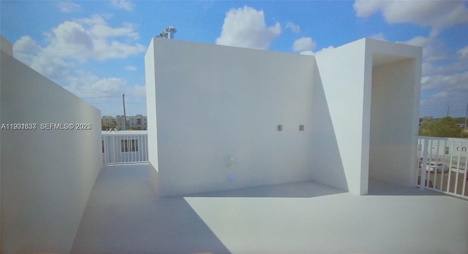 PARADISE ONE - Residential Lease