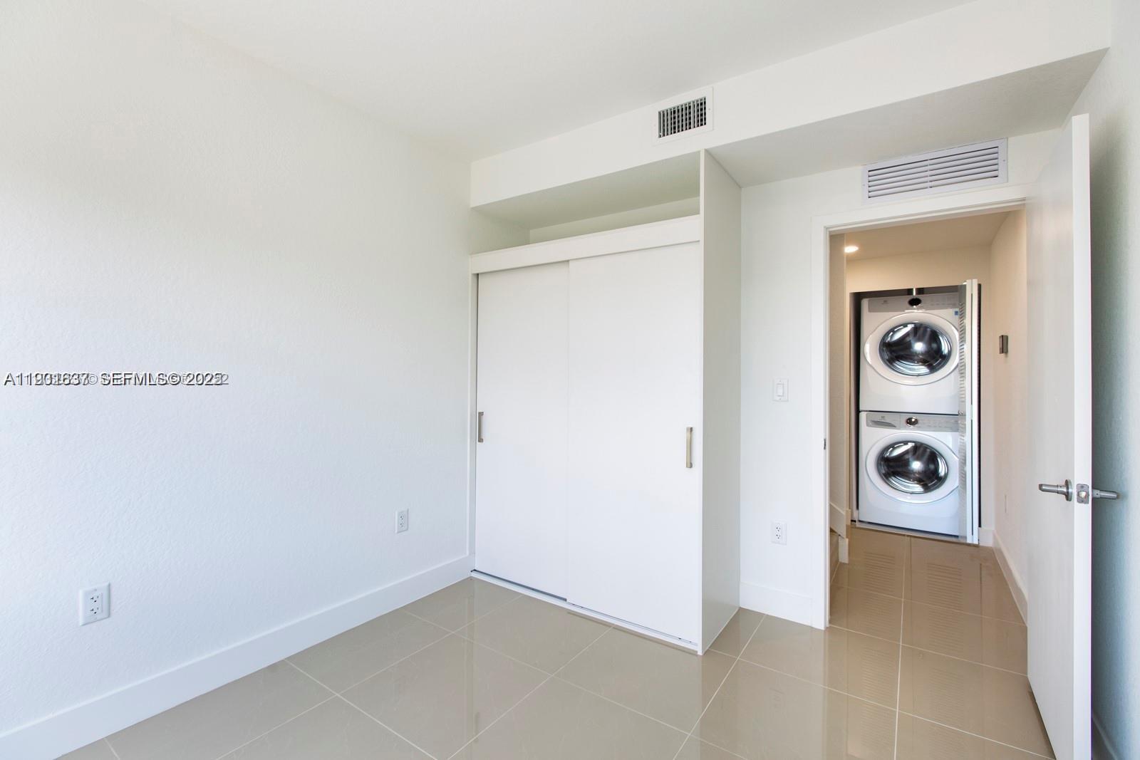 PARADISE ONE - Residential Lease