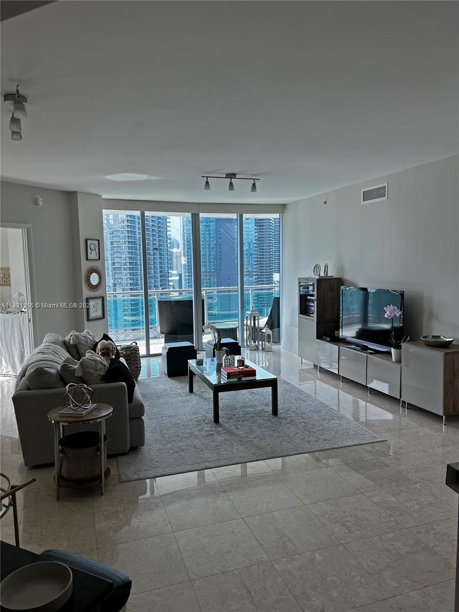 WIND CONDO - Residential Lease