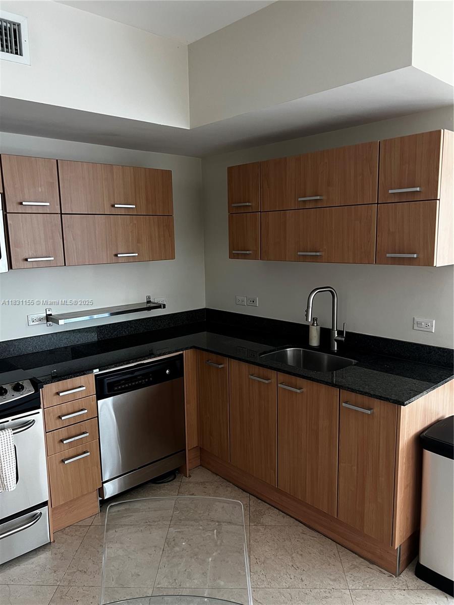 WIND CONDO - Residential Lease