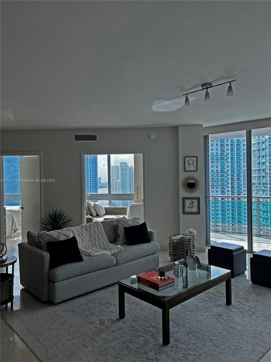 WIND CONDO - Residential Lease