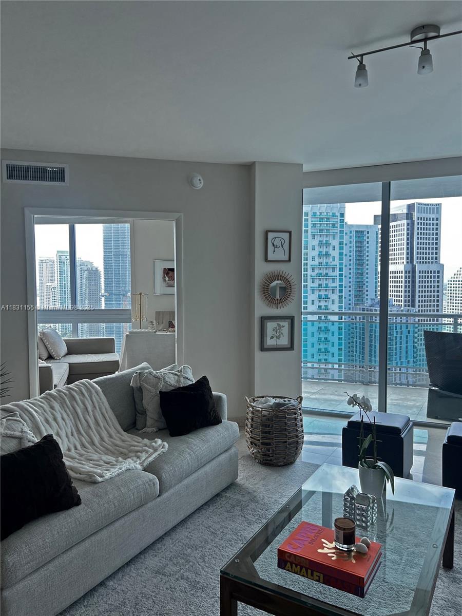 WIND CONDO - Residential Lease
