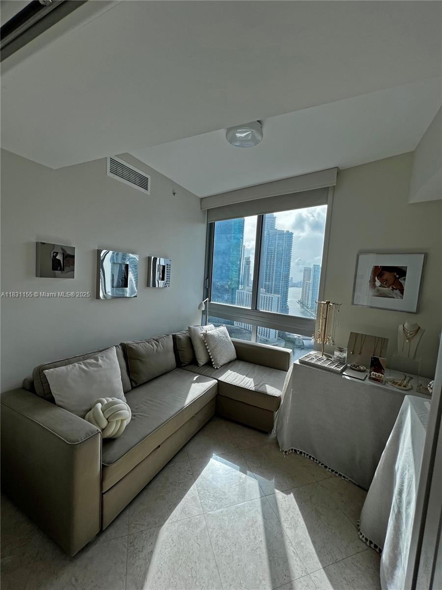 WIND CONDO - Residential Lease