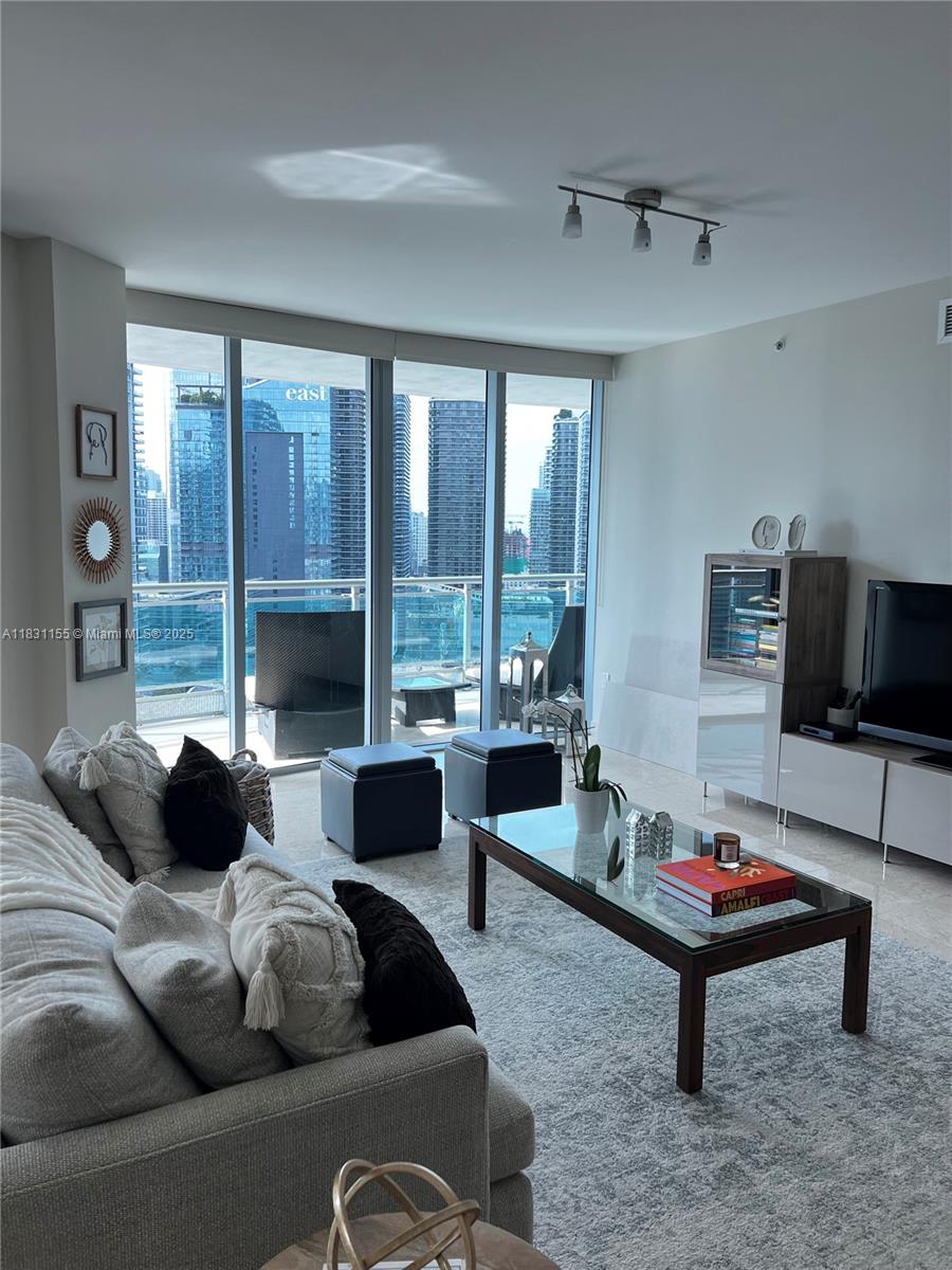 WIND CONDO - Residential Lease