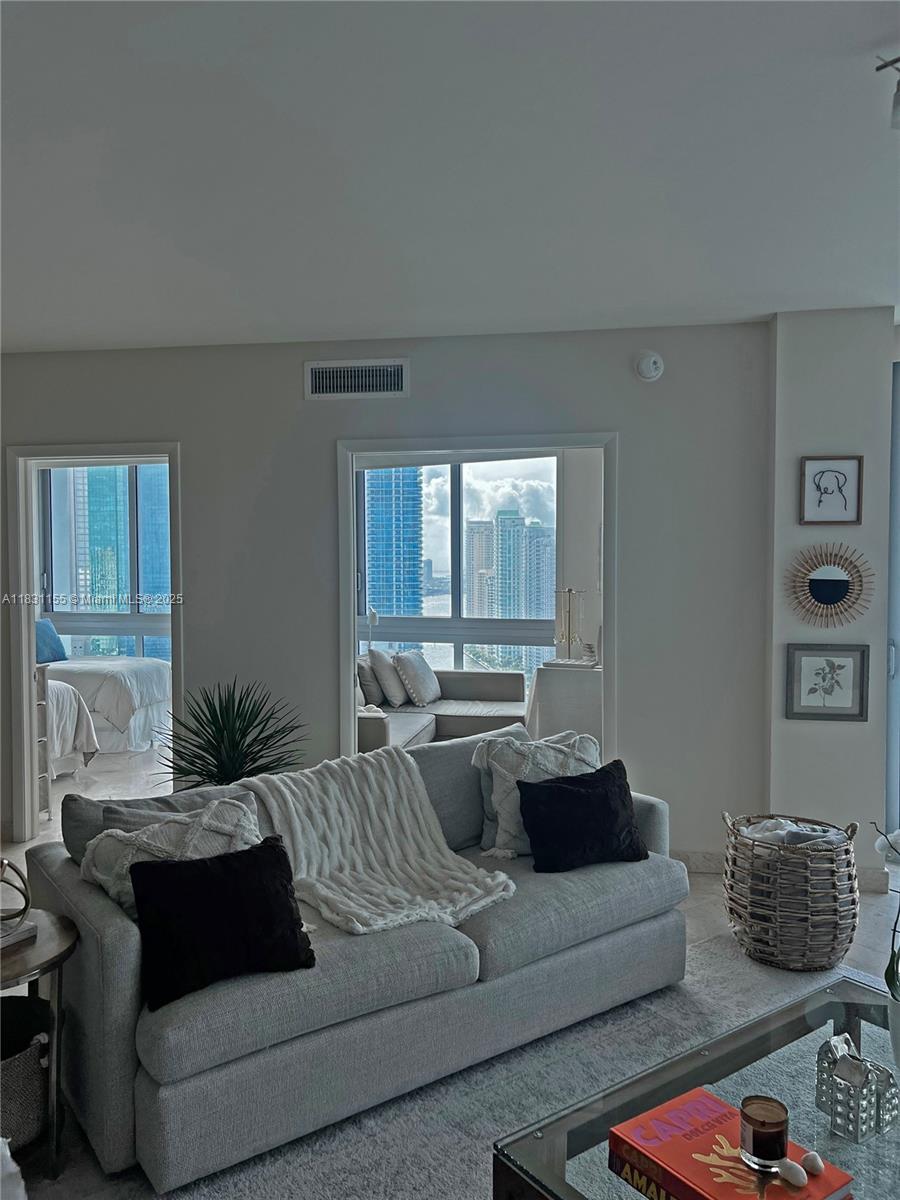 WIND CONDO - Residential Lease