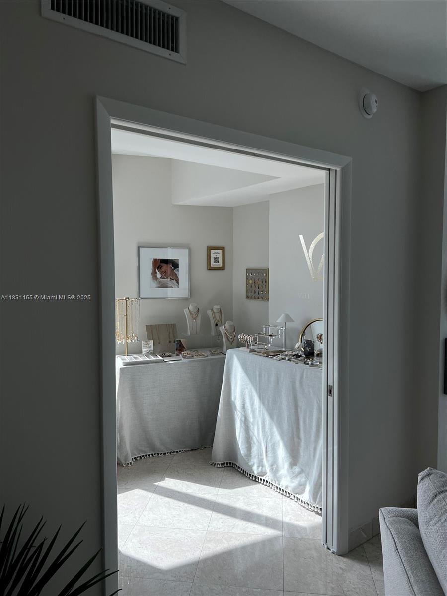 WIND CONDO - Residential Lease