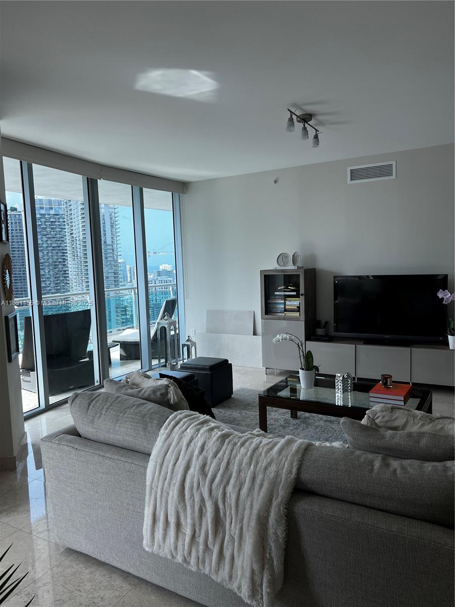 WIND CONDO - Residential Lease