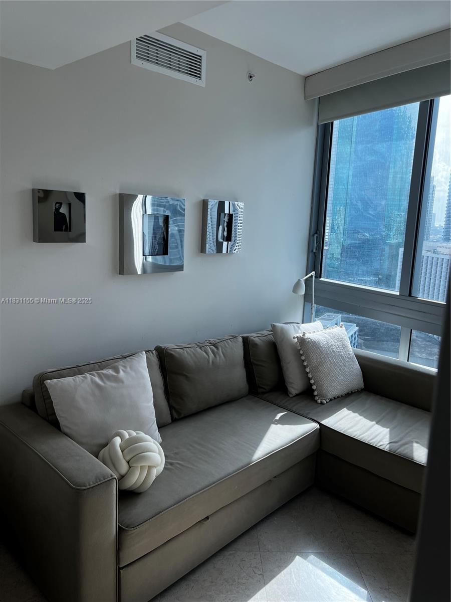 WIND CONDO - Residential Lease