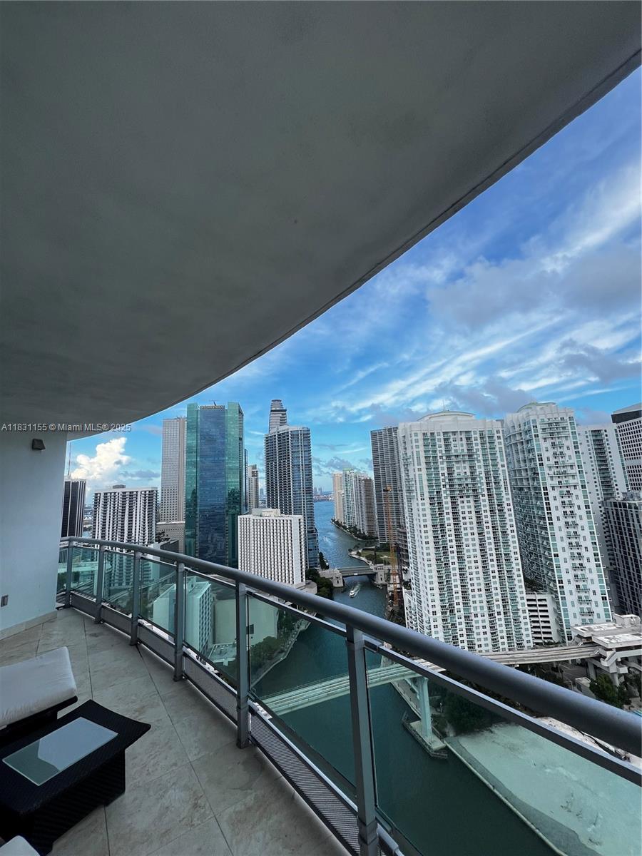 WIND CONDO - Residential Lease