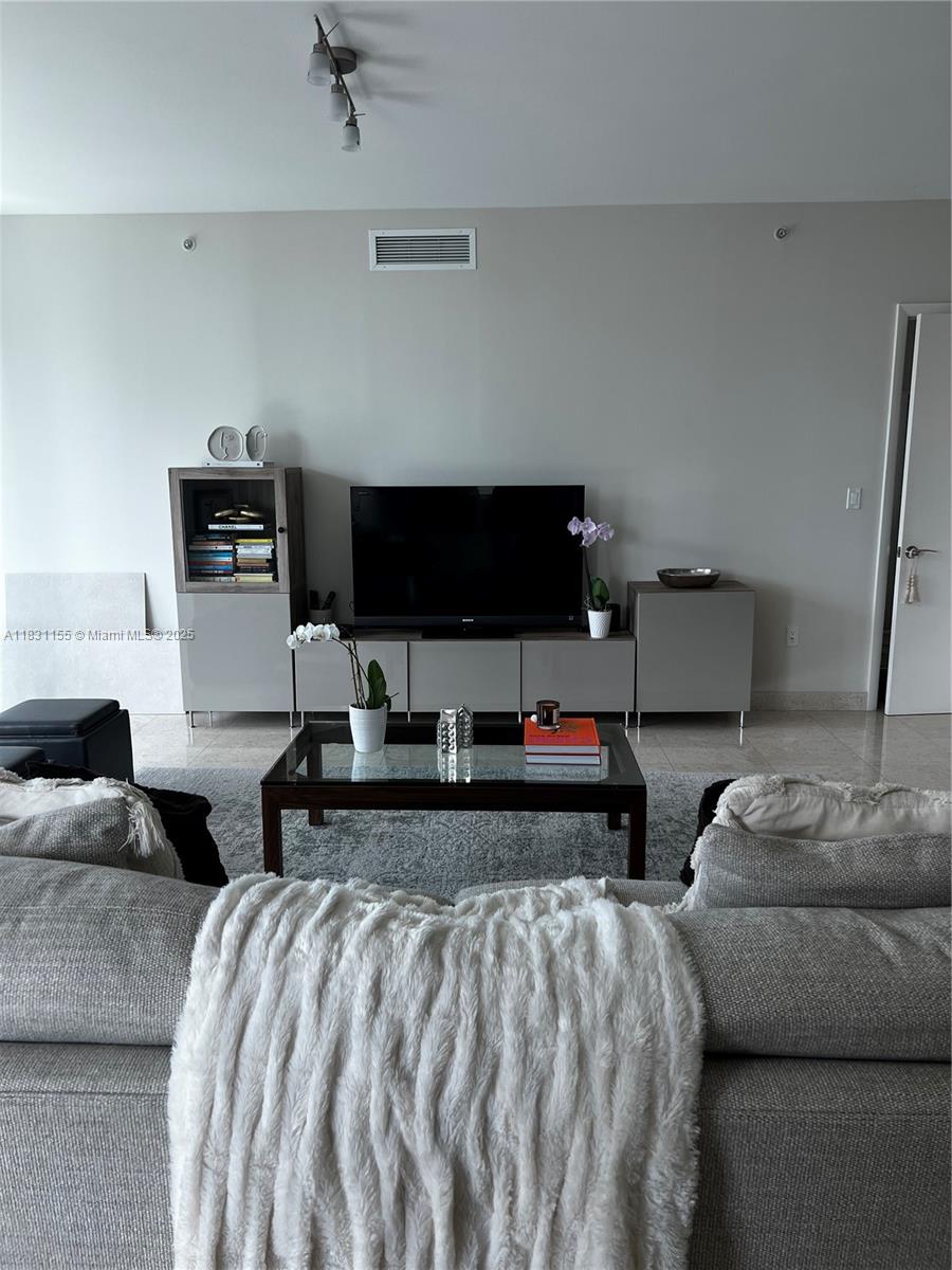 WIND CONDO - Residential Lease