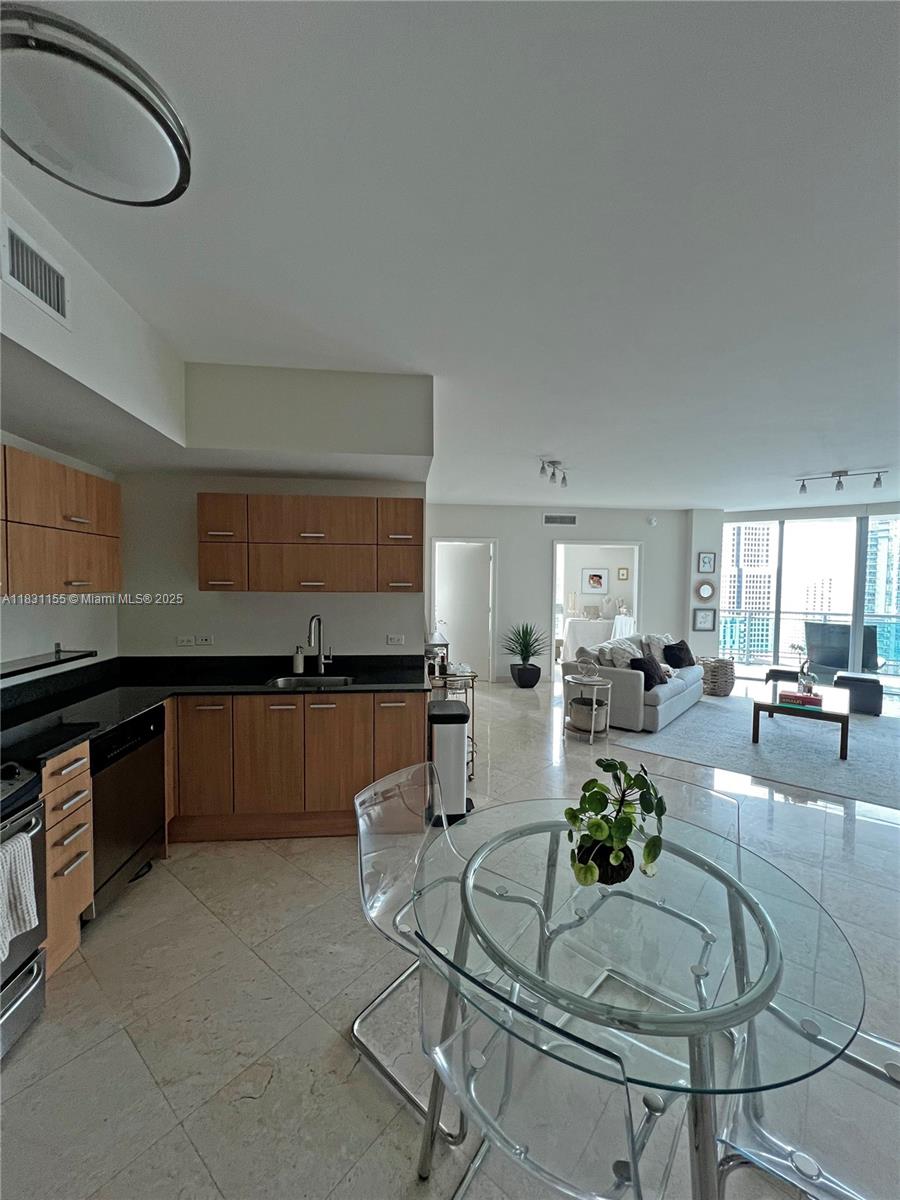 WIND CONDO - Residential Lease