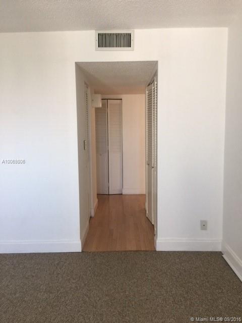 Nice condo 1/1.1 for rent in the heart of Aventura with amazing bay views. The Clipper At Biscayne Cove Fl: Direct East,West & South water views. Walk to Starbucks & Loehmann's Plazas w/ dozens of restaurants, shops, services. Great kids' park outside entrance