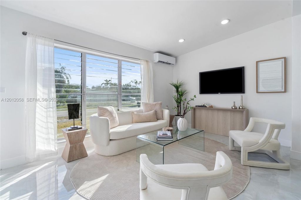 Photo of 4041 NE 15th Ter #0, Pompano Beach, FL 33064 (MLS # A12012058)