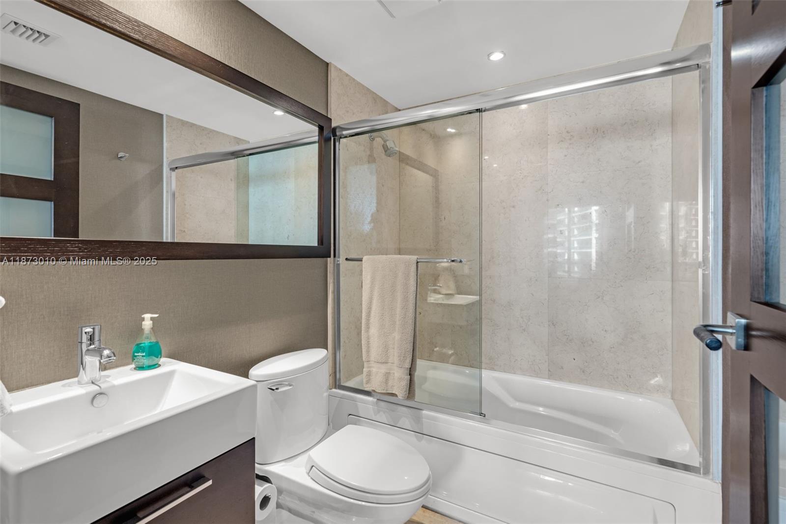 MEI CONDO - Residential