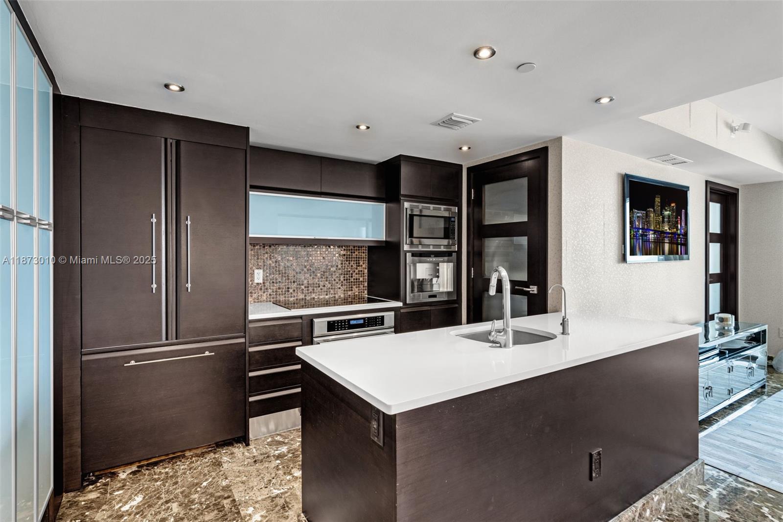 MEI CONDO - Residential