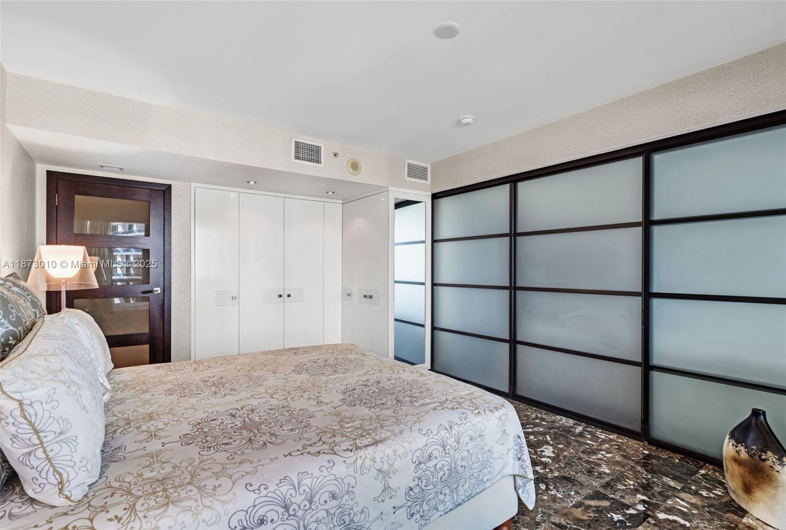 MEI CONDO - Residential