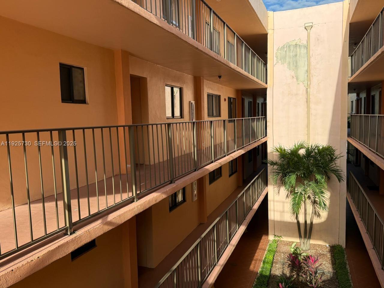 HORIZONS WEST CONDO #5 - Residential