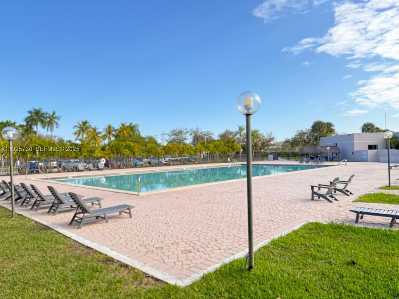 HORIZONS WEST CONDO #5 - Residential