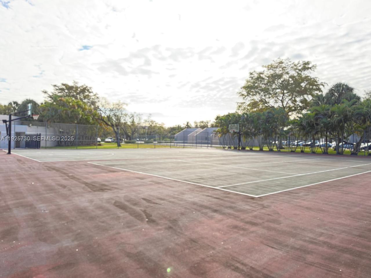 HORIZONS WEST CONDO #5 - Residential