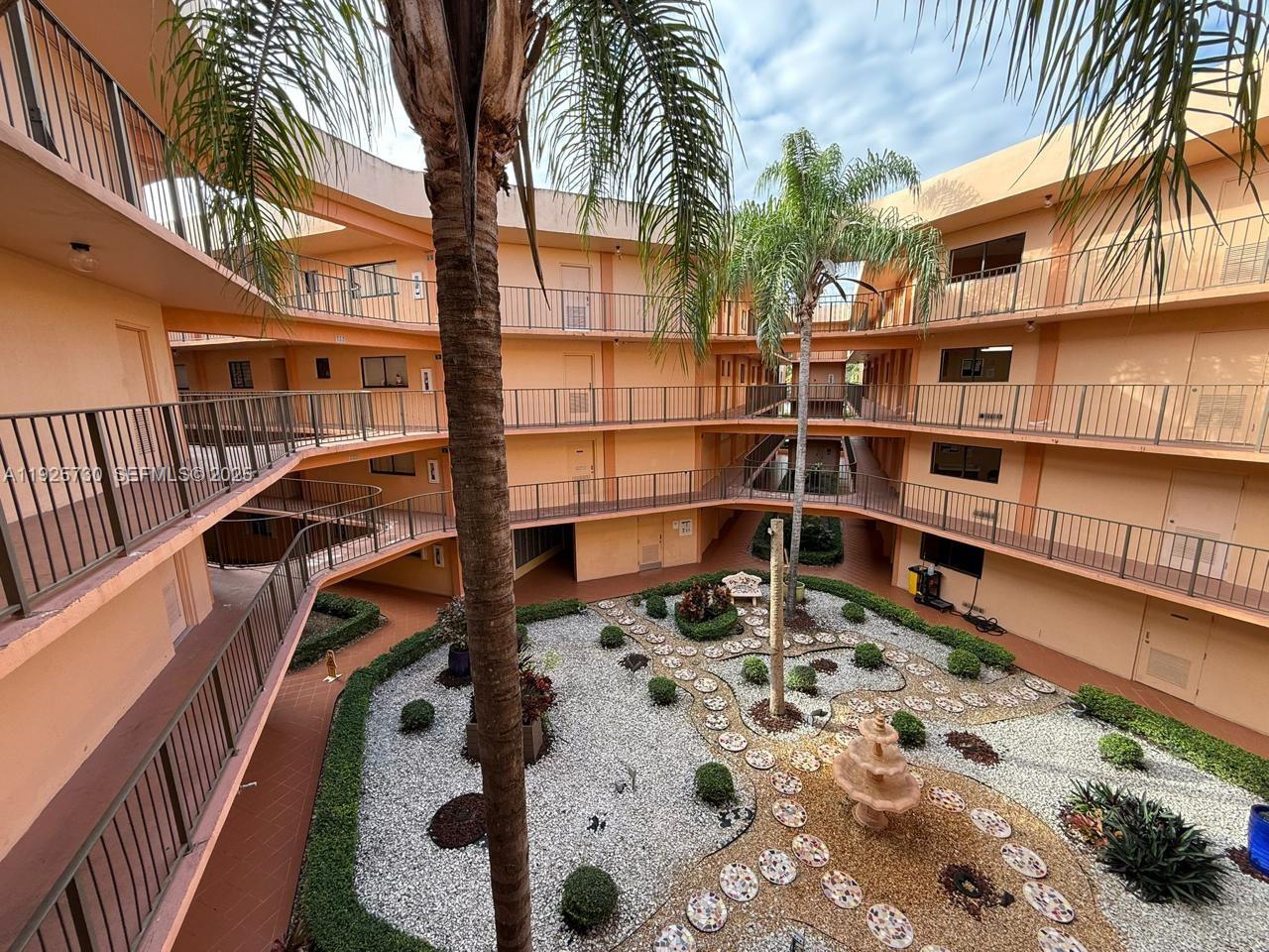 HORIZONS WEST CONDO #5 - Residential