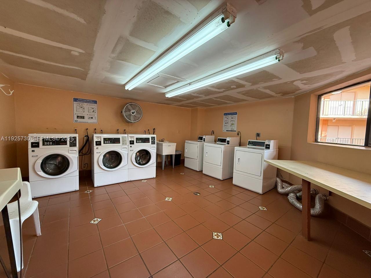 HORIZONS WEST CONDO #5 - Residential