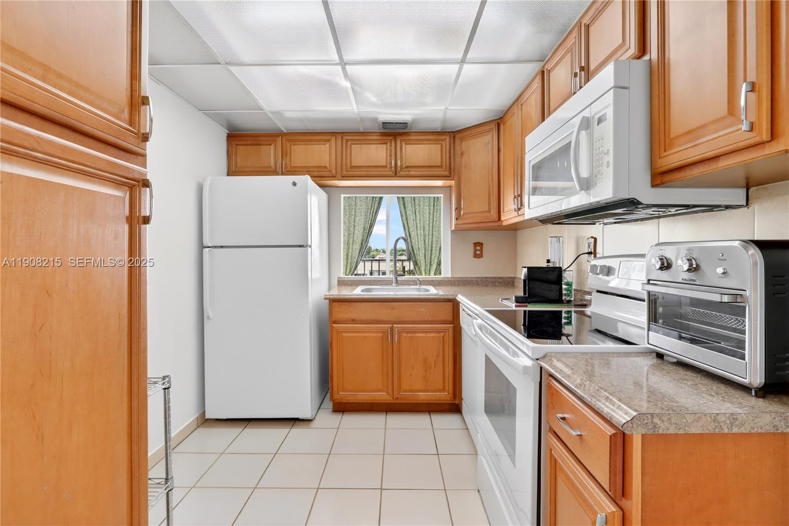 VERSAILLE GARDENS I CONDO - Residential