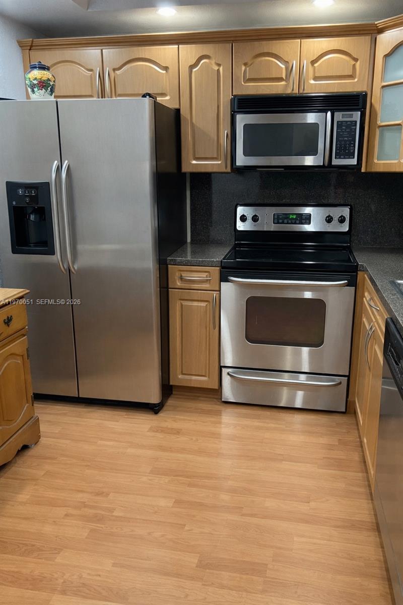 7732 Camino Real f-104