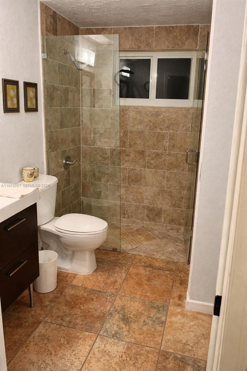 7732 Camino Real f-104