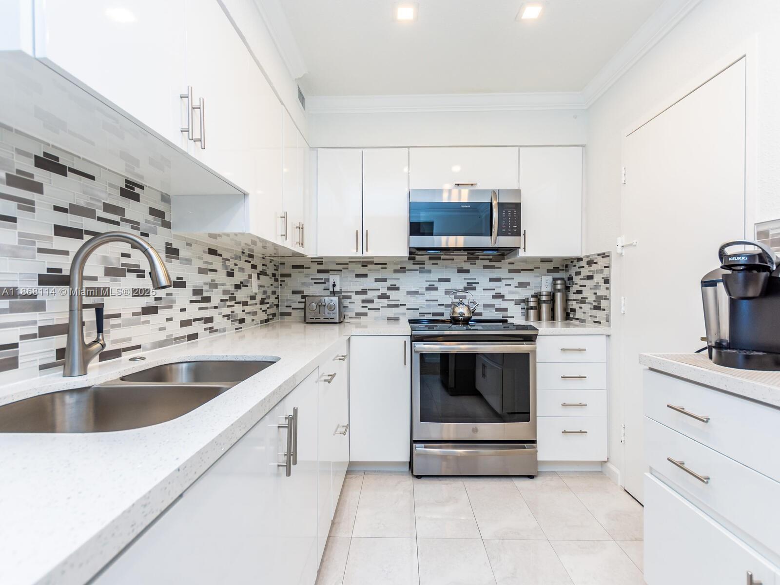 WAVE CONDO - Residential